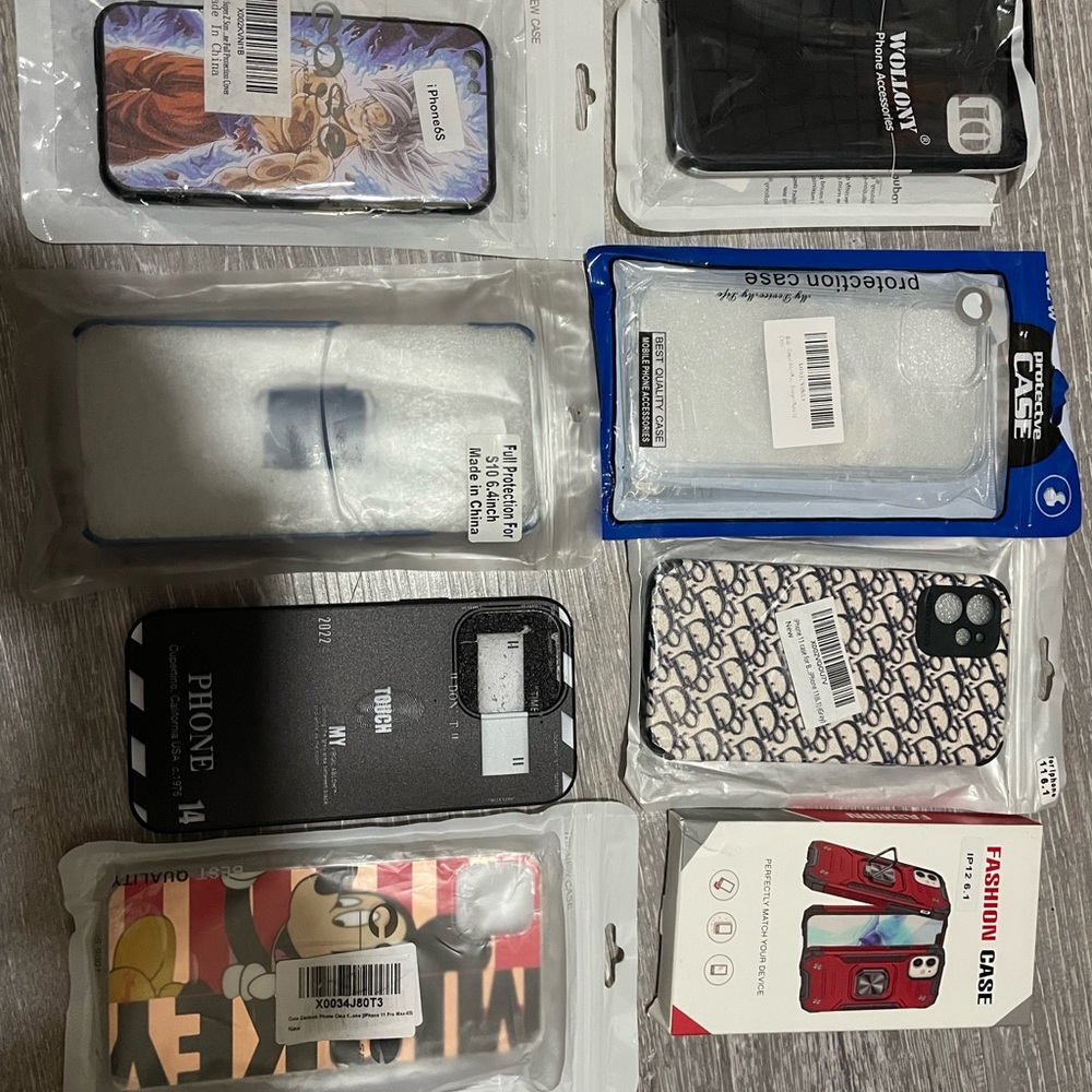 Phone case lot of 24 pc new.